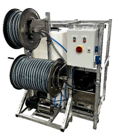 Sistema di bobina industriale con pannello di controllo su sfondo bianco
