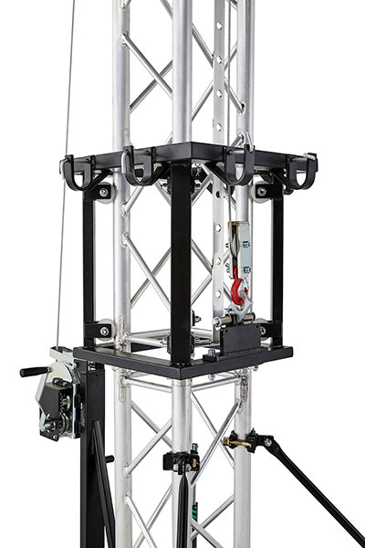 Detailed look at the automatic trigger brake safety system, pulley wheels, and moving steel carriage profile on the Kuzar K-10 tower lift. - imagen 7
