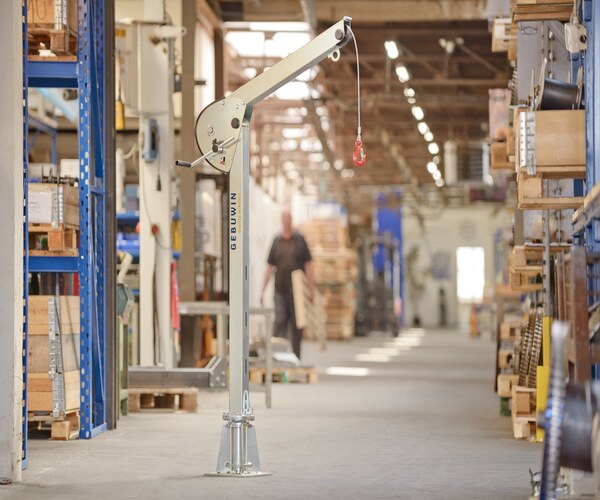 Gebuwin Swivel Davit Crane– – Now available at MTN Shop EU.