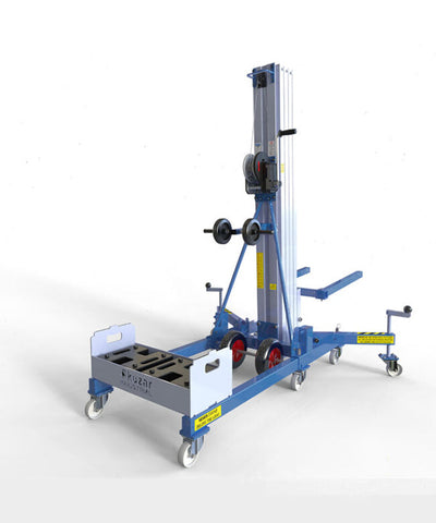 Kuzar Industrial Lifter 300kg/5,2m med 100kg Motvikt & Korg - HAMMER 56CW– Kuzar lyftare 300KG- en robust industristaplare med Motviktskorg och 100kg vikt ingår. HAMMER 56CW Lifter är tillverkad i Spanien och har designats för vertikalt lyft av laster och horisontella rörelser med lasten upplyft på minsta höjd. Denna lätta staplare med en imponerande kapacitet på 300 kg har högkvalitativa hjul för enkel förflyttning och en kraftfull vinsch för effektiva lyft samtidigt som den förblir kompakt och