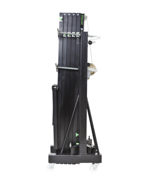 Kuzar Tower Lift K-52– Kan höja både STRUKTURER och AUDIO PA SYSTEMS eller LINE ARRAY, eftersom den kombinerar en exakt benöppning för att introducera arrayen med speciella förstärkningsstag – nu tillgänglig hos MTN Shop EU.