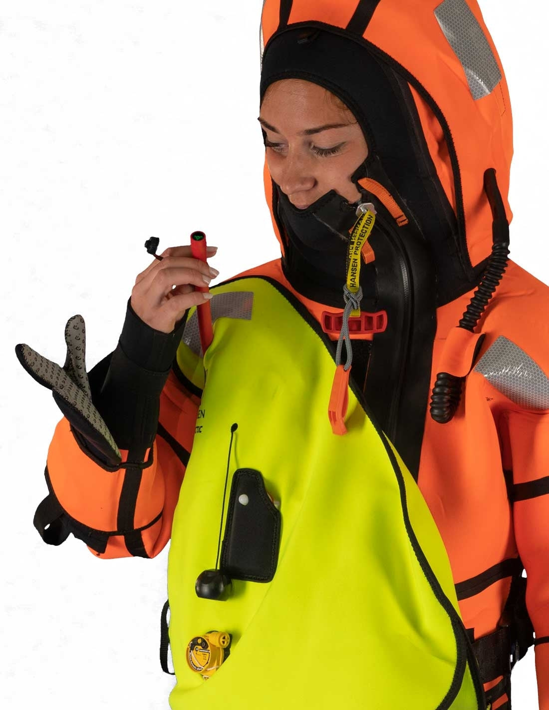 Hansen Protection SeaArctic Taucheranzug 82607– SeaArctic is a further development of our SeaNordic suit with some important additional features. The suit has a certified, integral self-righting device that turns the wearer around to the correct face-up flotation position, even if the wearer is unconscious. The user can also manually inflate the bladder in the hood for increased water tightness around the face, improved flotation and freeboard. The suit has a 6-hour certification and can be used without a l - imagen 4