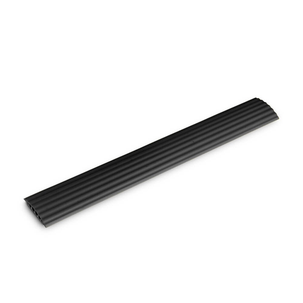 Defender OFFICE-kabelbeschermer - 4 kanalen – Antislip, ultraplatte kabelbeschermer met 4 kanalen en voorgeboorde montagegaten voor gebruik binnenshuis; Gemaakt in Duitsland – nu verkrijgbaar bij MTN Shop EU. - imagen 3