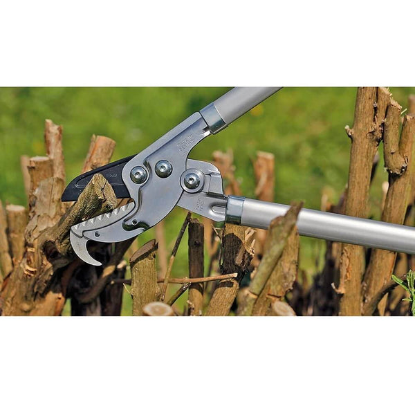 Berger Lopper 4255– Berger lopping shears are well thought out up to the last detail. Made in German with KwF seal of approval for use in the forestry sector, the tool is great for cutting fresh greenery. – Now available at MTN Shop EU.