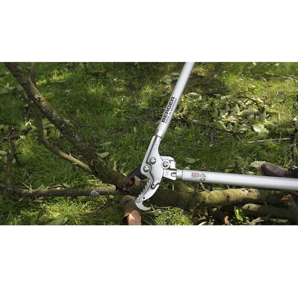 Berger Lopper 4255– Berger lopping shears are well thought out up to the last detail. Made in German with KwF seal of approval for use in the forestry sector, the tool is great for cutting fresh greenery. – Now available at MTN Shop EU.