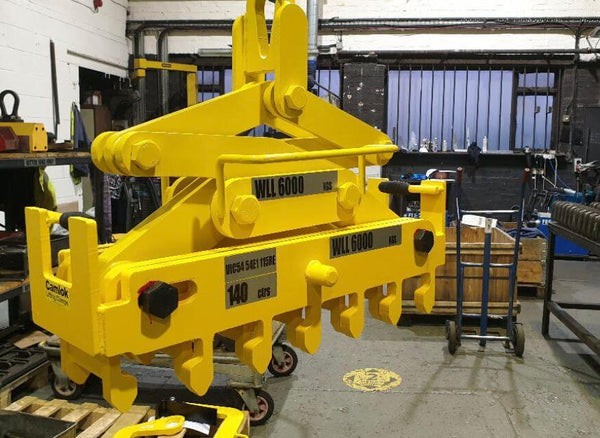 Camlok Utbytbar Multi Rail Grab MRC 5000-8000 KG– MRC Multi Rail Grab har designats för att underlätta snabb bulkhantering av rälssektioner. – Nu tillgänglig på MTN Shop EU.