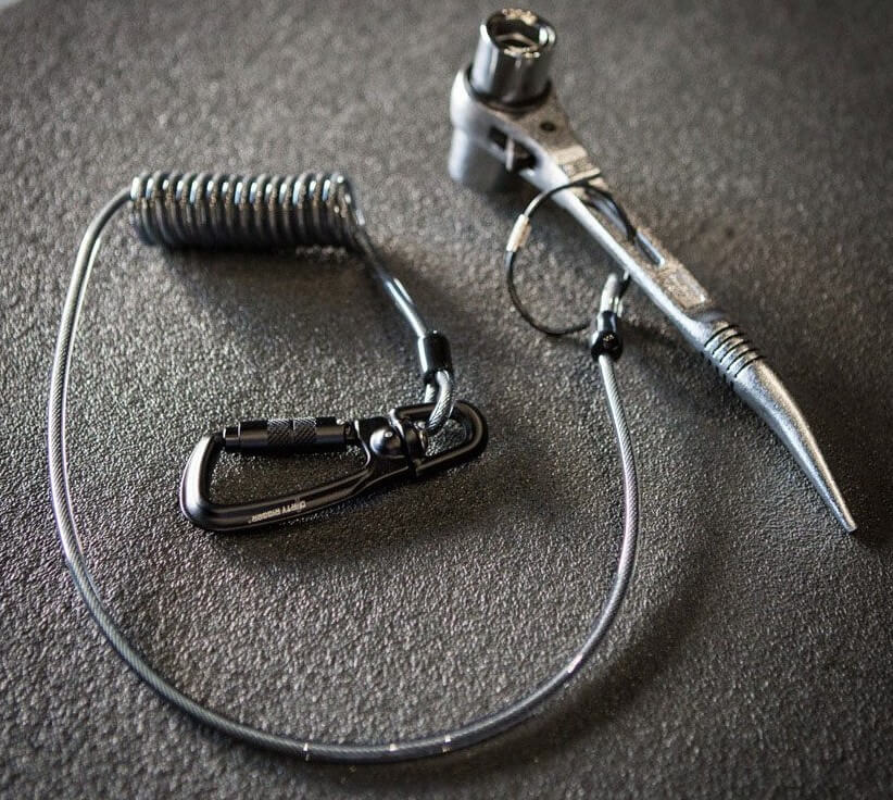 Dirty Rigger Podger 4-in-1 (metrische combinatie) – Gemaakt van massief staal en gecoat met een ultrasterke nikkel-verchroomde coating. 4 dopgroottes: 17, 19, 21 en 24 mm. Met klein oogje om een lanyard aan te bevestigen. – Nu verkrijgbaar bij MTN Shop EU. - imagen 4