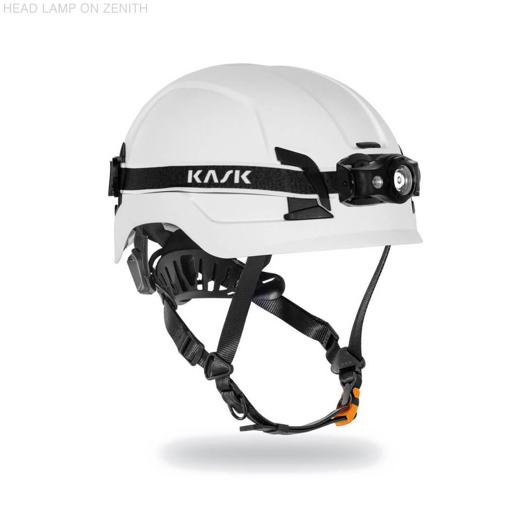 KASK Pannlampa KL1 – Kompakt LED-strålkastare med en effekt på 400 lumen. Designad med uppladdningsbara batterier. Fästs på alla KASK-hjälmar via huvudremmen eller medföljande overheadband. – Nu tillgänglig på MTN Shop EU. - imagen 5