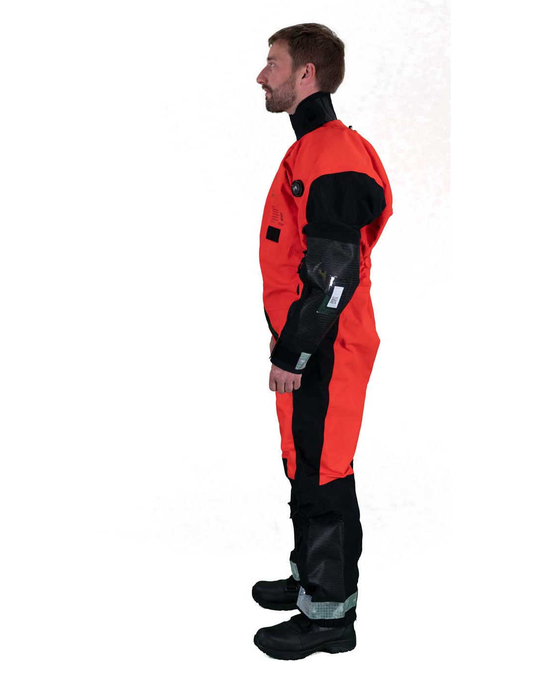 Hansen Protection SeaWind ETSO Suit III with Adjustable Neck Seal 85533– Comfortable suit for demanding conditions. Designed with focus on ergonomy, weight and comfort without compromise. SeaWind has been certified according to SOLAS-, ISO- and EASA-requirements (triple certified). As such it has been approved for most any demanding work situation. No other survival suit can claim to be suitable for such a wide range of applications as the SeaWind concept. The suit is approved for work, shipping and helicop - imagen 3