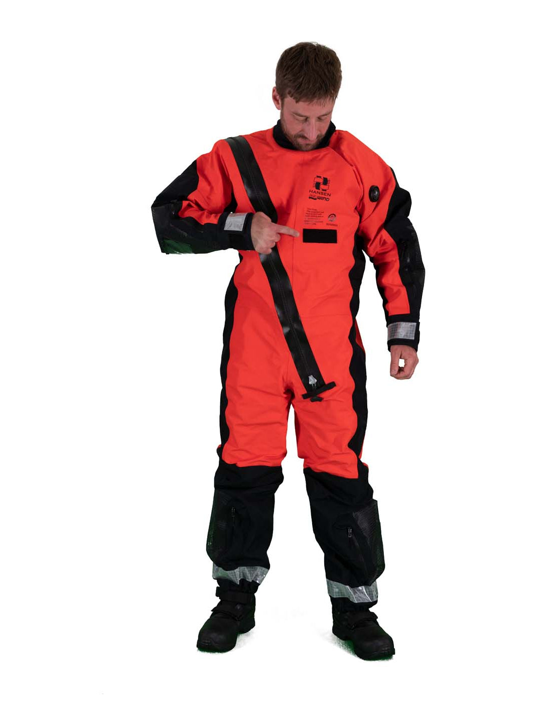 Hansen Protection SeaWind ETSO Suit III with Adjustable Neck Seal 85533– Comfortable suit for demanding conditions. Designed with focus on ergonomy, weight and comfort without compromise. SeaWind has been certified according to SOLAS-, ISO- and EASA-requirements (triple certified). As such it has been approved for most any demanding work situation. No other survival suit can claim to be suitable for such a wide range of applications as the SeaWind concept. The suit is approved for work, shipping and helicop - imagen 5