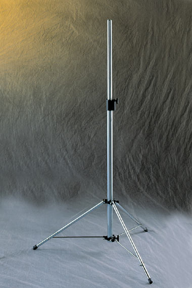 Doughty Clubstandaard - Diameter bovenbuis: 32 mm. Budget & Hoogwaardige statiefverlichting staat voor het clubcircuit. Superieur klemsysteem. Interne veiligheidsstops. Compacte constructie van staal en aluminium. – Nu verkrijgbaar bij MTN Shop EU.