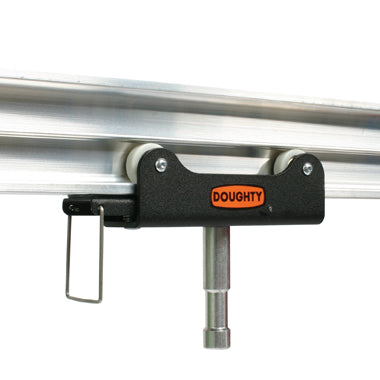 Doughty Studio Rail: 4-wielige wagen met spigot. Geleverd door MTN Shop EU