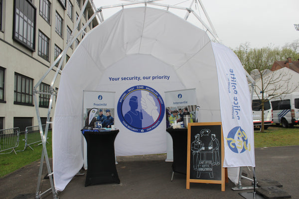 Konligo AK400 event structure featuring a full printed inner backdrop, ideal for public events and exhibitions – now available on MTN SHOP US.