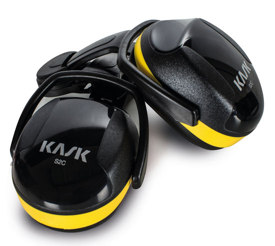 Kask SC2 Helmet Attachment Ear Defenders Yellow – High-frequency noise protection ear defenders with telescopic size adjustment, designed for medium to high noise environments. Compatible with Zenith helmets (no adapter needed) and Plasma helmets (requires KAWAC00003 bayonet adapter). EN352 compliant.