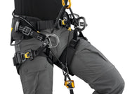 Knee Ascent Kit: Connecting the two ends of the elastic band centers the rope clamp, doubles the tension of the elastic band, and makes ascending more efficient. - imagen 3