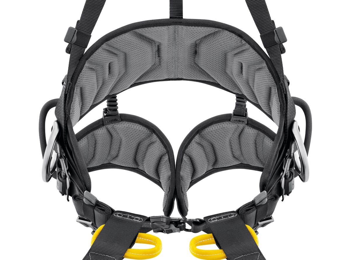 VOLT European Version: Comfortable, all contact zones use contoured foam and are lined with breathable material - imagen 3