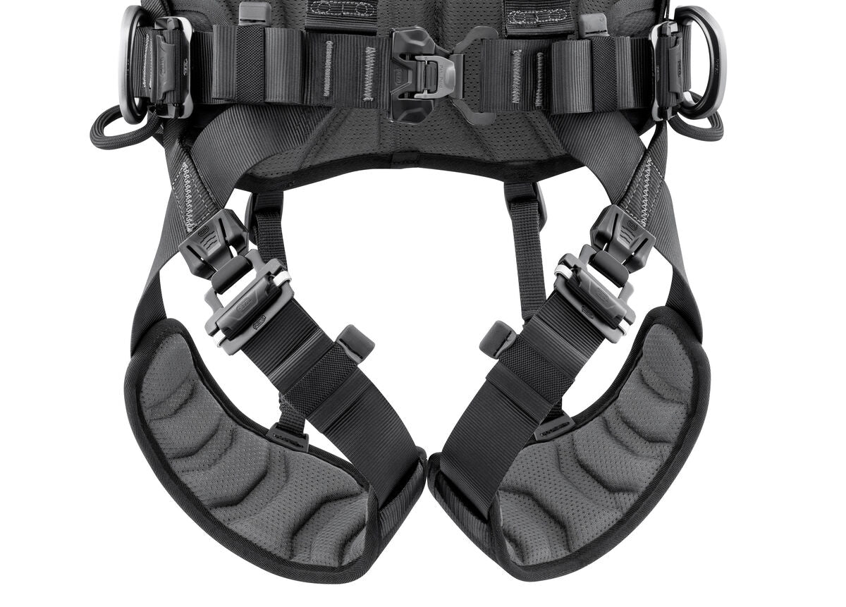 VOLT WIND European Version: Fast opening buckles on the waistbelt and le loops make it possible to quickly don the harness with feel on the ground - imagen 4