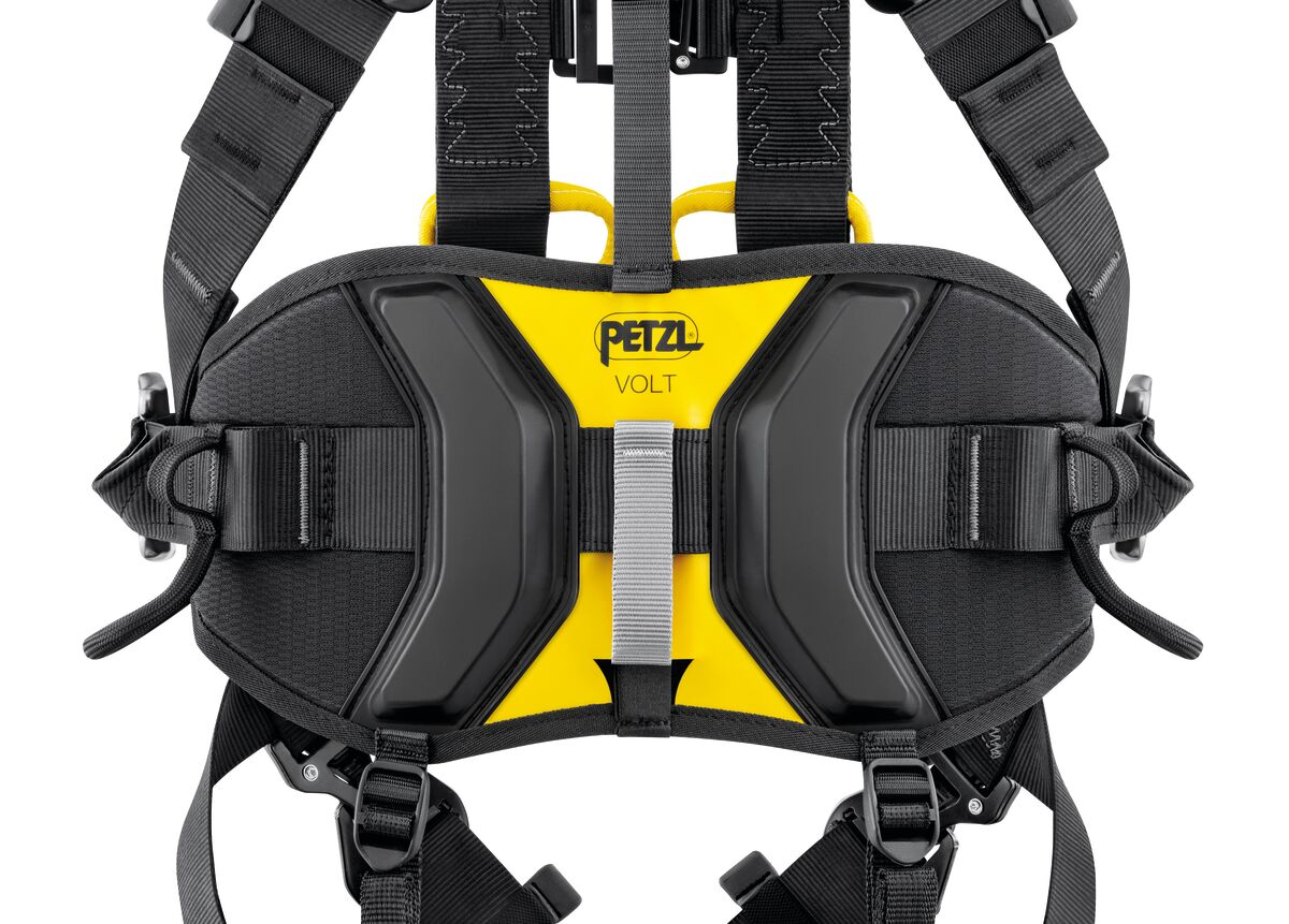 VOLT WIND International Version: features reinforced webbing protection in the rear for when the user is moving inside a wind turbine tower. - imagen 5