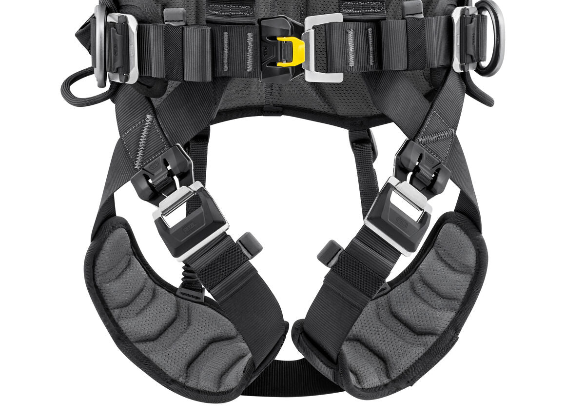  Volt Wind OffShore: Fast opening buckles on the waistbelt and leg loops make it possible to quickly don the harness with feet on the ground. - imagen 5