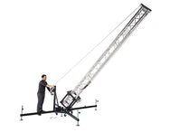 A single operator safely tilting the Kuzar K-10 tower lift from a horizontal position into a vertical setup using the integrated manual steel-cable winch system. - imagen 4