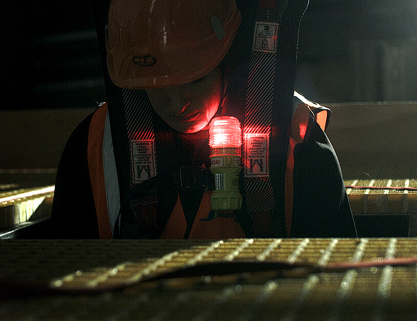 Eflare UB280 Series LED Safety Beacon glowing red in a low light emergency response scene - imagen 6