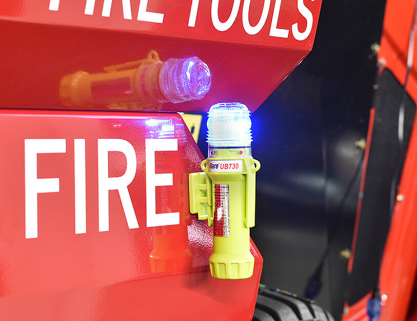 Eflare UB730 LED safety beacon illuminated and mounted on a red fire equipment cabinet - imagen 4