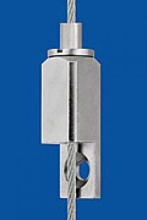 Reutlinger Hållare Typ 15 Bo3 [5/10 Pack]– Bredd: 9 mm; Djup: 9 mm; Total längd: 25 mm; Håldiameter: 3,2 mm; Central Cable Exit – Nu tillgänglig på MTN Shop EU.