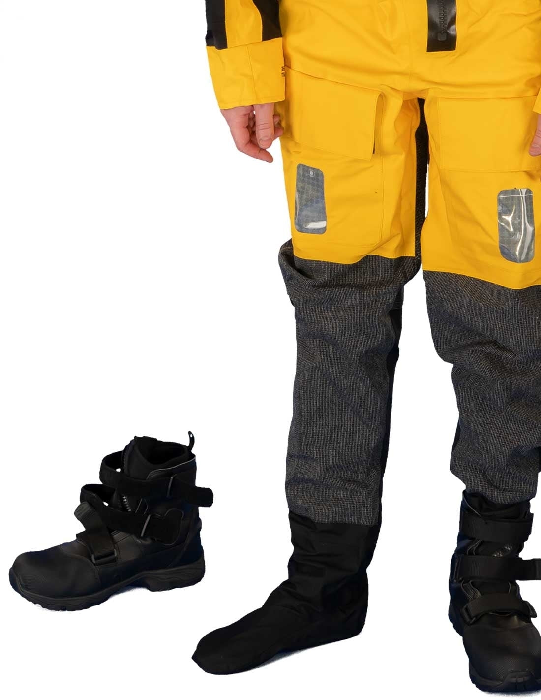 Hansen SeaBreeze CTV work suit with socks 85386 (MOQ: 50 pieces)– A robust, light weight 1-hour work and survival suit for difficult and demanding environments. Designed with focus on ergonomics and comfort, it allows 100% freedom of movement. Made of durable super-breathable material. The suit is ideal for use on board merchant vessels and for transport to and from sea wind farms. For easy integration of safety equipment such as a harness and/or lifejacket, the suit is clean on the chest and back. It has r - imagen 10