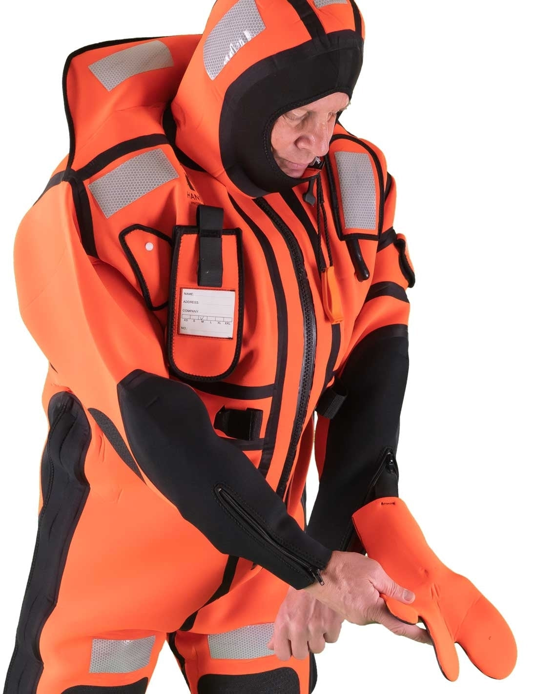 Hansen Protection SeaMob Anti Exposure Suit AES 82650– A suit specifically designed for rescue personnel on evacuation of ships and for use in MOB boats. SeaMOB is manufactured in 3 mm flame retardant, waterproof neoprene that provides insulation and buoyancy and is certified for use without lifejacket. The suit has an integrated, manual inflatable lung for proper flow position and increased freeboard. Fixed neoprene boots on the suit can be used in combination with fins. – Now available at MTN Shop EU. - imagen 6