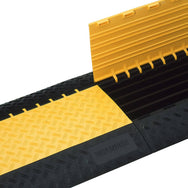 Defender 3 Cable Protector Ramp - 3 Channels– Cable Protector Ramp with 3 channels, featuring a 73 mm profile, 45° curve and end ramps with detachable dovetail connectors – Now available at MTN Shop EU. - imagen 4