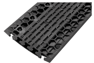 Defender NANO-kabelbeschermers - 6 kanalen – Platte, smalle antislip 6-kanaals kabelbeschermer met geïntegreerde connectoren voor gebruik binnen en buiten; Zwart/geel en zwart; Afmetingen: 100x28x3,2 cm; Gemaakt in Duitsland – nu verkrijgbaar bij MTN Shop EU. - imagen 5