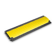 Defender NANO-kabelbeschermers - 6 kanalen – Platte, smalle antislip 6-kanaals kabelbeschermer met geïntegreerde connectoren voor gebruik binnen en buiten; Zwart/geel en zwart; Afmetingen: 100x28x3,2 cm; Gemaakt in Duitsland – nu verkrijgbaar bij MTN Shop EU.