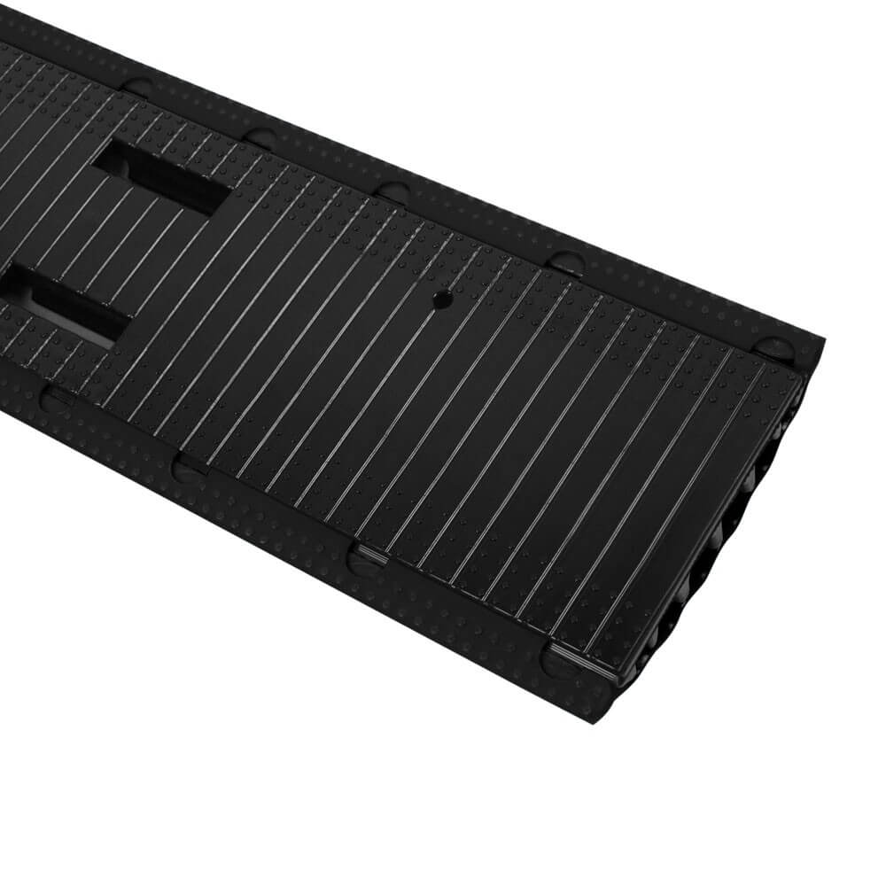 Defender OFFICE-kabelbeschermer - 4 kanalen – Antislip, ultraplatte kabelbeschermer met 4 kanalen en voorgeboorde montagegaten voor gebruik binnenshuis; Gemaakt in Duitsland – nu verkrijgbaar bij MTN Shop EU. - imagen 5
