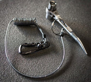 Dirty Rigger Podger 4-in-1 (metrische combinatie) – Gemaakt van massief staal en gecoat met een ultrasterke nikkel-verchroomde coating. 4 dopgroottes: 17, 19, 21 en 24 mm. Met klein oogje om een ​​lanyard aan te bevestigen. – Nu verkrijgbaar bij MTN Shop EU. - imagen 4