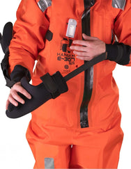 Hansen Protection E-307 III Wet Suit 85204– The E-307 is a good life insurance if the event of an accident at sea. This is a 6-hour immersion suit made from durable 100% waterproof, flame-retardant PU-coated nylon. The suit keeps you dry and warm in the correct flotation position without the need for a lifejacket! Insulating flotation material placed in several separate cells in the lining provide high freeboard and good flotation. Lining is detachable for simplified service and cleaning. Suitable for use o - imagen 7