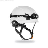 KASK Pannlampa KL1 – Kompakt LED-strålkastare med en effekt på 400 lumen. Designad med uppladdningsbara batterier. Fästs på alla KASK-hjälmar via huvudremmen eller medföljande overheadband. – Nu tillgänglig på MTN Shop EU. - imagen 5