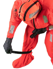 Hansen Protection Seapass TPA Immersion Suit 82940– Our most lightweight survival suit. SeaPass is an uninsulated IMO SOLAS immersion suit approved for 1 hour thermal protection in watertemperature below 5° Celsius. Ideal for installation onboard passenger vessels or as an additional insurance onboard in leisure craft. The suit must be used in combination with a certified lifejacket. SeaPass can be vacuum packed and takes minimal space on board. When vacuum packed by Hansen Protection, we recommend extended - imagen 5