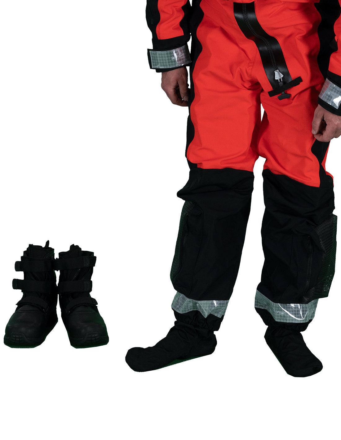 Hansen Protection SeaWind ETSO Suit III with Adjustable Neck Seal 85533– Comfortable suit for demanding conditions. Designed with focus on ergonomy, weight and comfort without compromise. SeaWind has been certified according to SOLAS-, ISO- and EASA-requirements (triple certified). As such it has been approved for most any demanding work situation. No other survival suit can claim to be suitable for such a wide range of applications as the SeaWind concept. The suit is approved for work, shipping and helicop - imagen 11