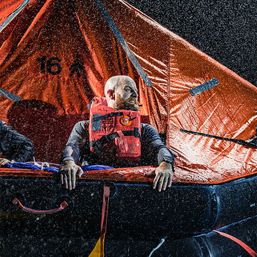 Crewsaver Premier Compact With L6A-EX Light 83202– Since the Crewsaver Premier was introduced in July 2010, the lifejacket has led the way in passenger and crew lifejacket safety. Driven by regulation changes for lifejacket accessibility on cruise ships, and customer demand for reduced bulk and improved storage options, Crewsaver has designed the Premier Compact - a 49.2% smaller alternative (by volume) to the original Premier. – Now available at MTN Shop EU. - imagen 3